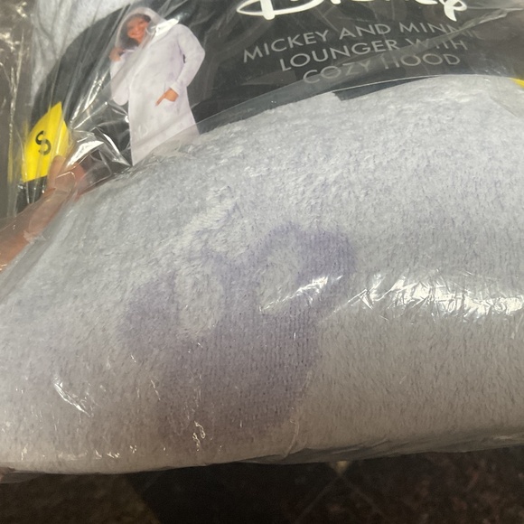 Disney Mickey and Minnie Women’s Soft Fleece Lounger with Cozy Hood NEW - Picture 7 of 7